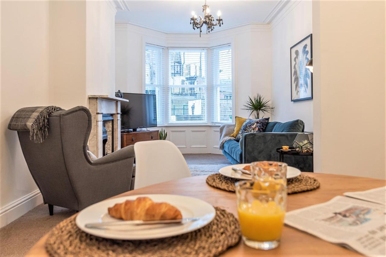 Perfectly Located 4 Storey Townhouse With 2 Parking Spaces In Central Харогейт Екстериор снимка