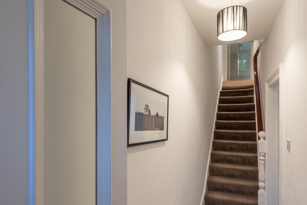 Perfectly Located 4 Storey Townhouse With 2 Parking Spaces In Central Харогейт Екстериор снимка