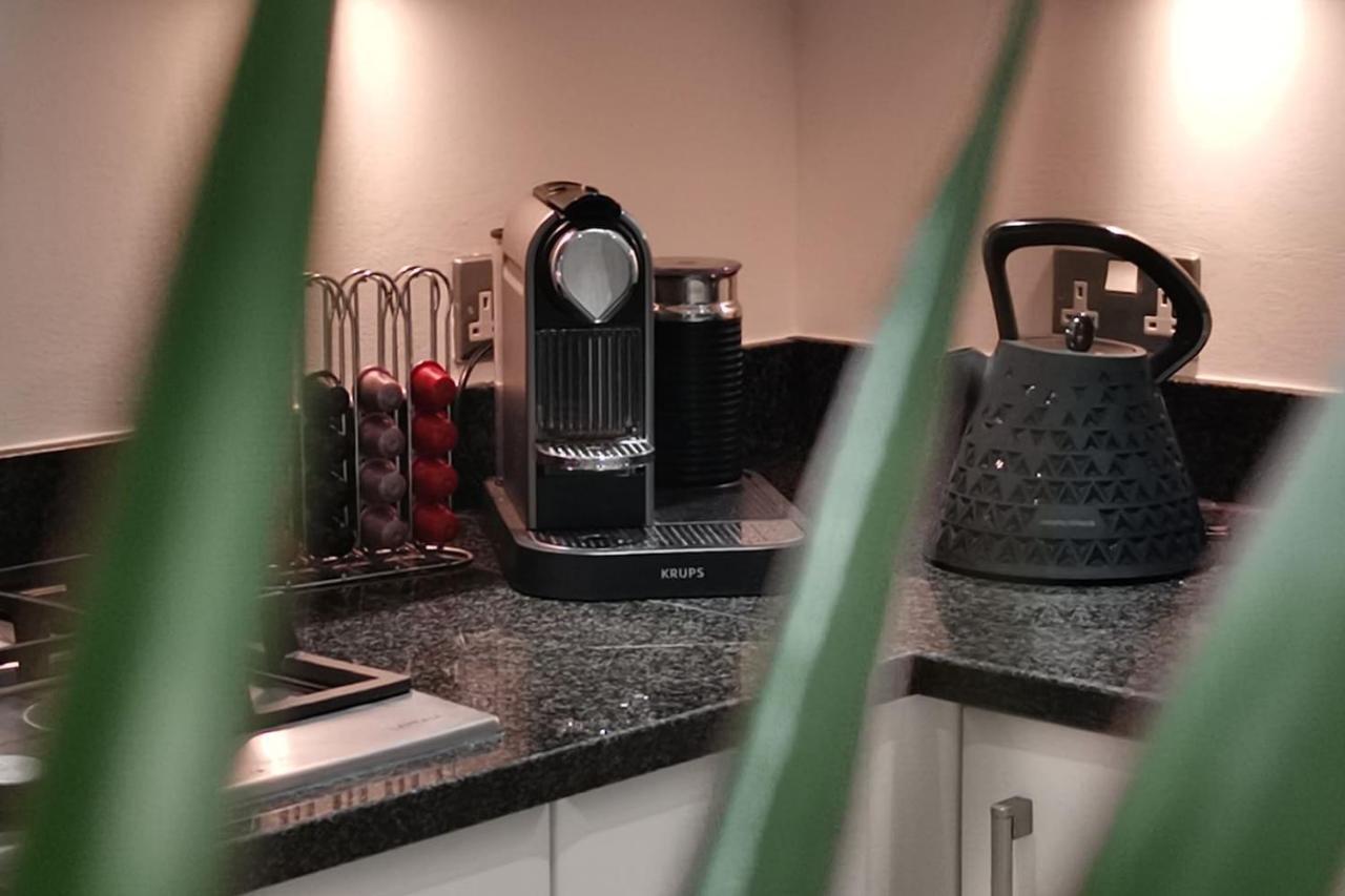 Perfectly Located 4 Storey Townhouse With 2 Parking Spaces In Central Харогейт Екстериор снимка